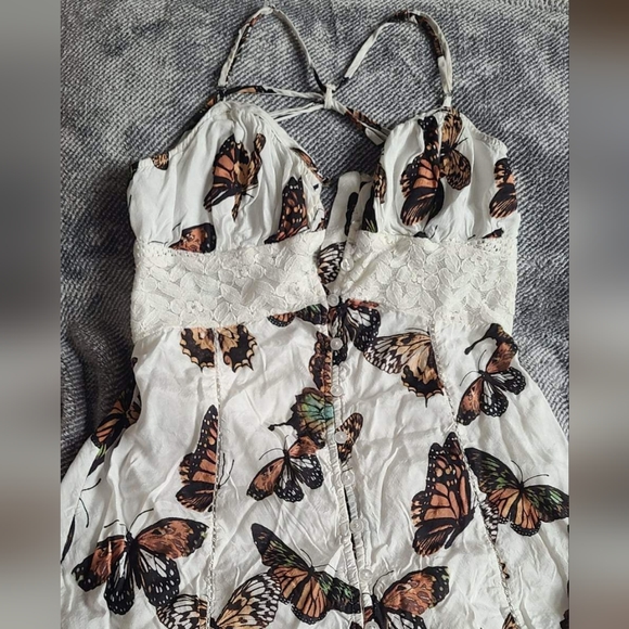 Long butterfly pattern and style dress - Picture 2 of 2